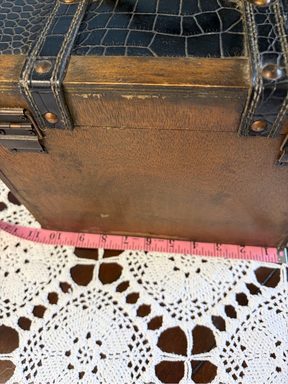 Vintage Wood and Leather 1/2 Circle Carrying Case - Picture 5 of 9